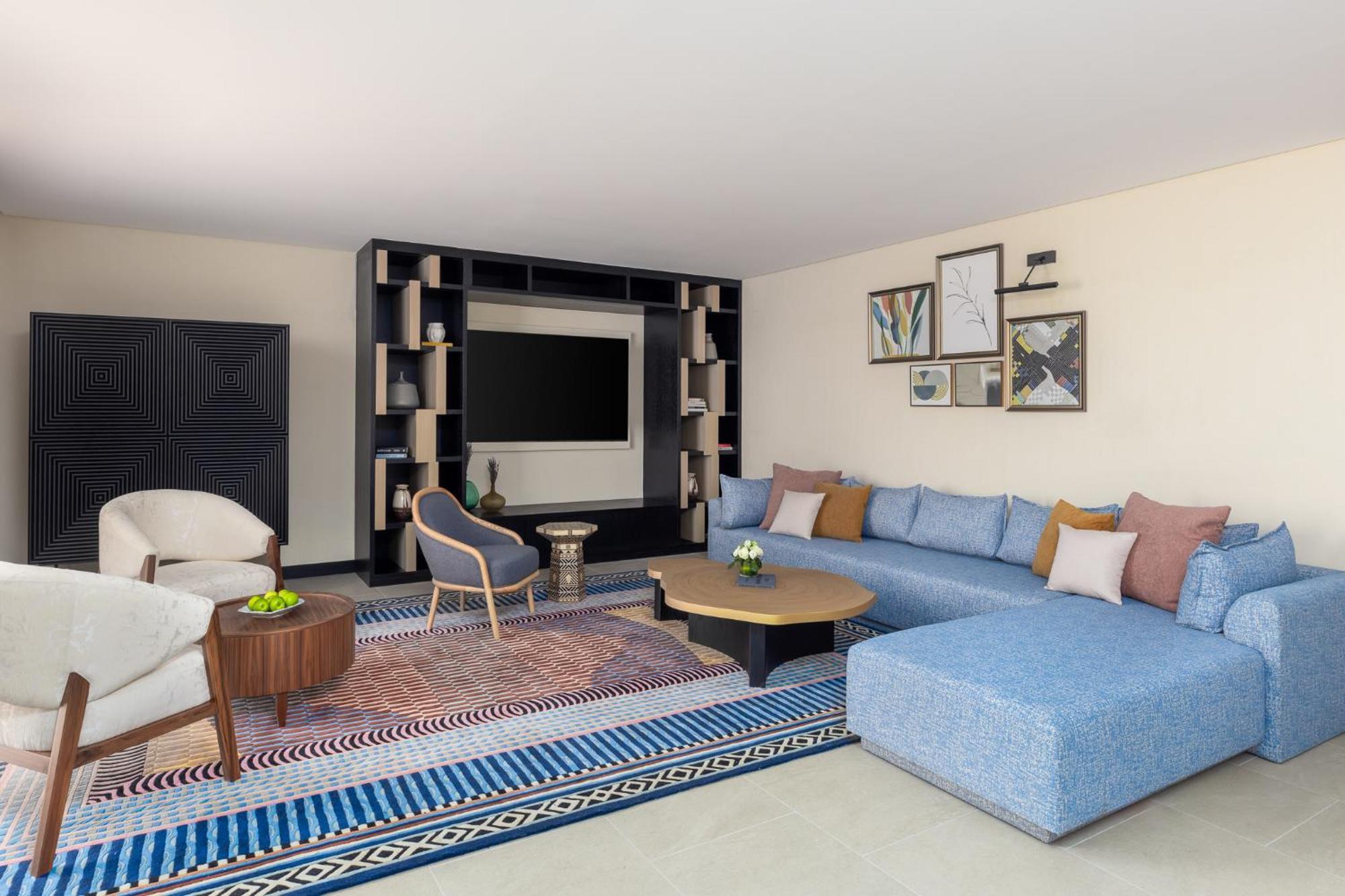 One-Bedroom Suite with Panoramic Sea View and Club Access